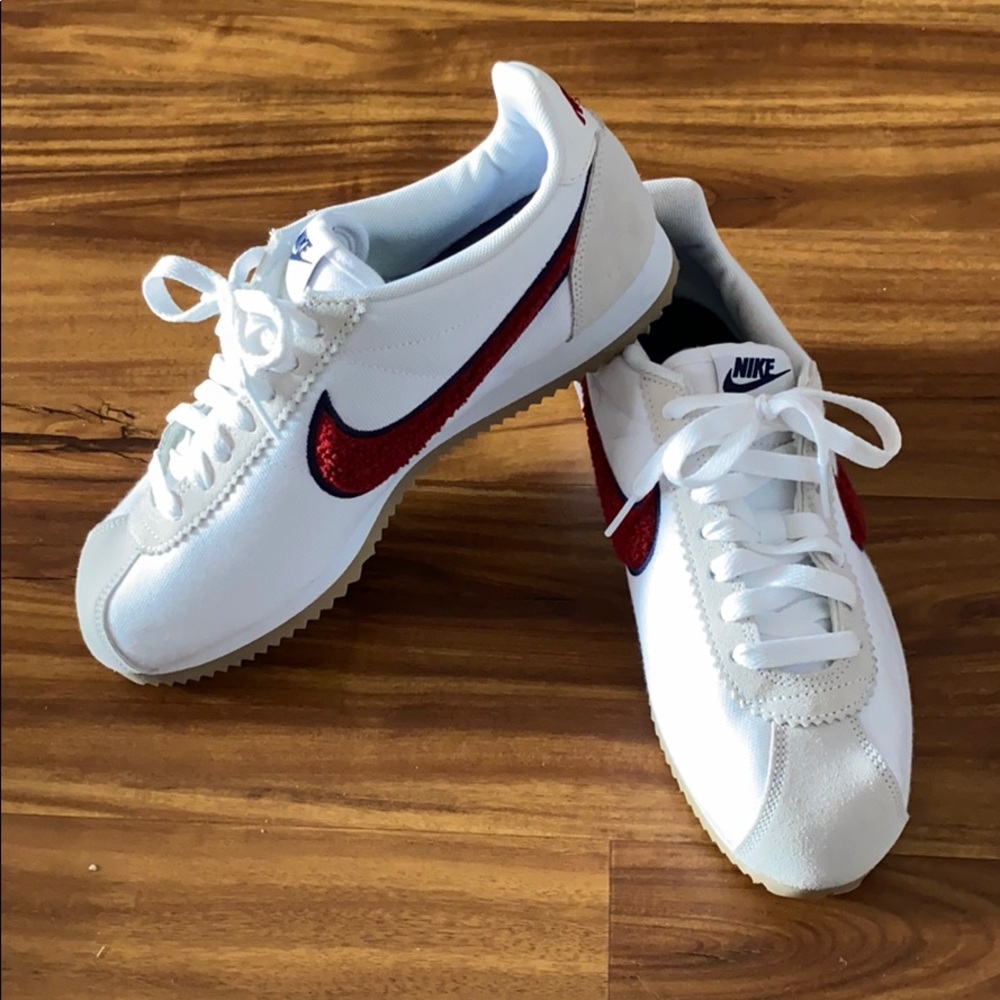 Nike Tennis Shoes